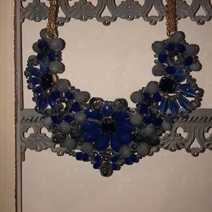 Blue jeweled flowered necklace